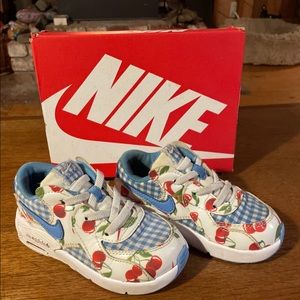Nike Air Max Nike Exceed Cherry